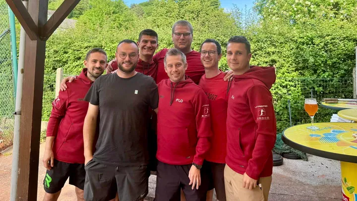 Joueurs en action au TC Jemelle