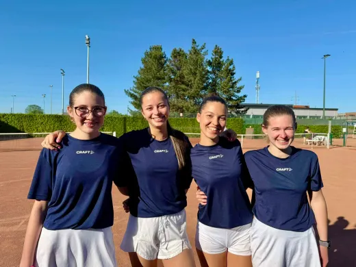 Vue panoramique des courts extérieurs