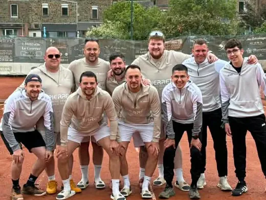 Equipe hommes du TC Jemelle en tenue d’interclubs