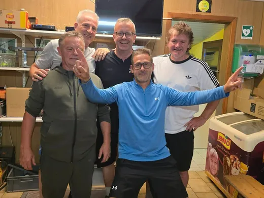 Equipe hommes au club house après une rencontre