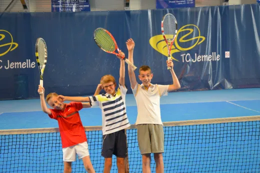 Match en soirée sur les courts