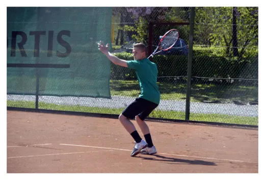 Stages de tennis : exercices encadrés sur court